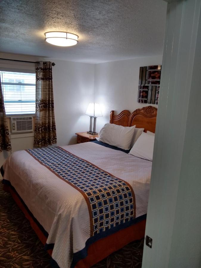 Holiday Motel Бенд Экстерьер фото