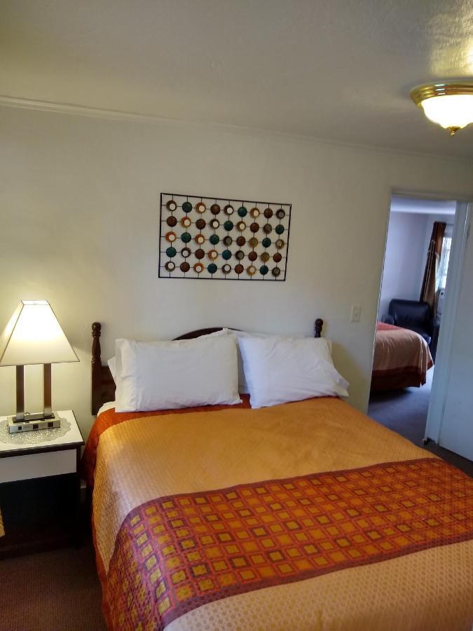 Holiday Motel Бенд Экстерьер фото