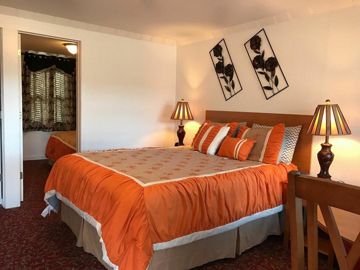 Holiday Motel Бенд Экстерьер фото